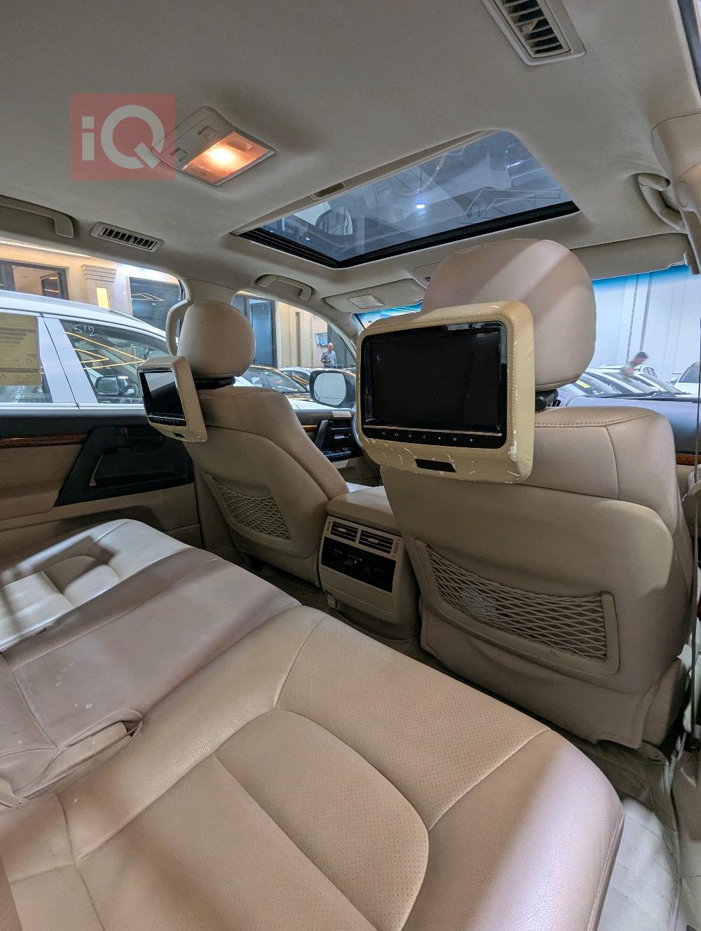 تۆیۆتا لاند کروزەر